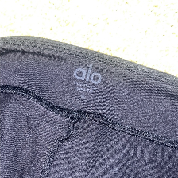 ALO yoga Airbrush High-Waist Flutter Legging - Picture 8 of 8